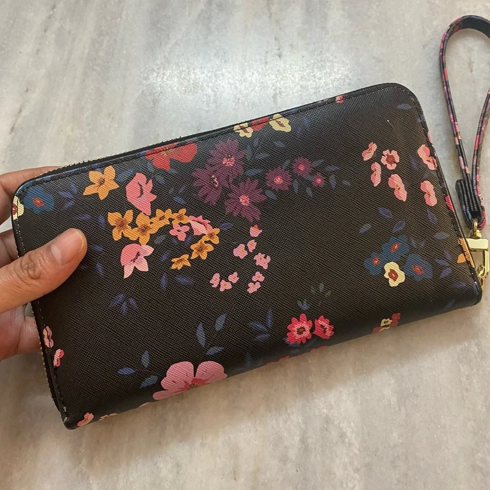 Brand new never used, steve madden bigger
size wrist wallet - Picture 13 of 13
